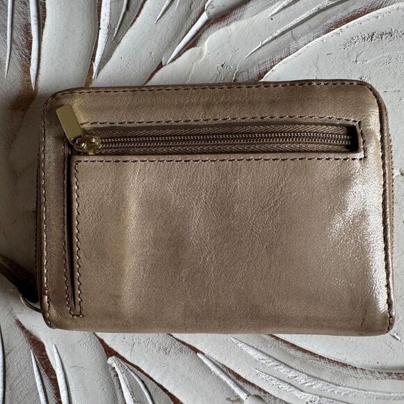 Fossil Sydney Multifunction Metallic Gold Wallet - Picture 2 of 6